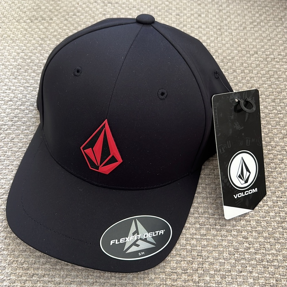 NWT Volcom STONE TECH DELTA Black Hat with Red Emblem - Picture 2 of 3